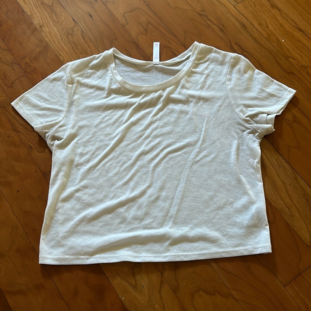 white short sleeve basic tee